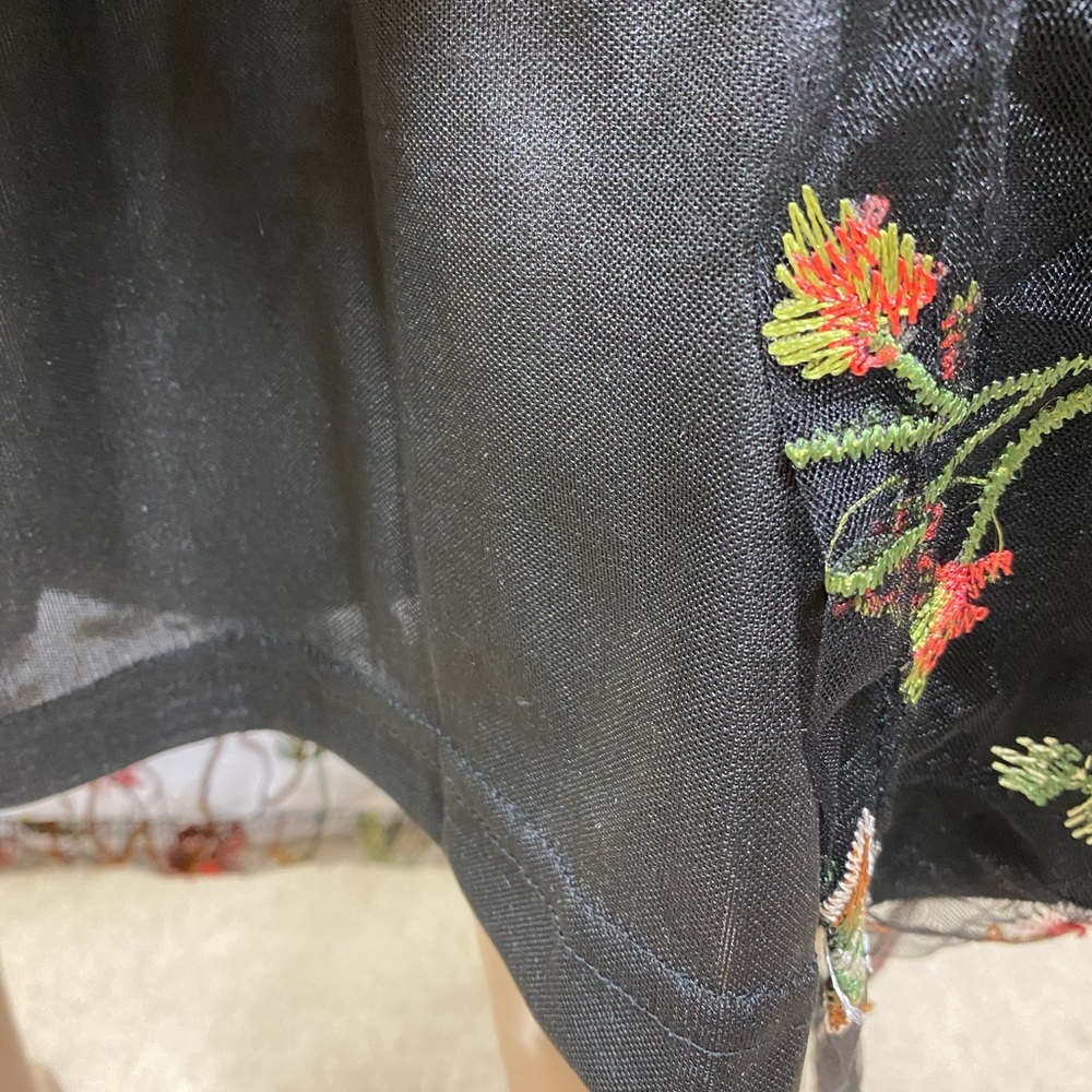 Black Lace overlay Skirt w/ knit lining - Picture 4 of 7